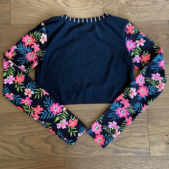 Art Class Girl’s Cropped Long Sleeve Rashguard - Picture 6 of 6